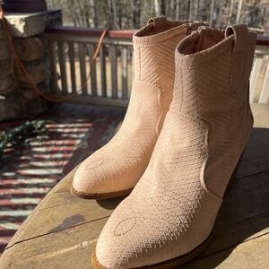 Women's pale pink (blush) western Dirty Laundry Unite  Ankle Boots